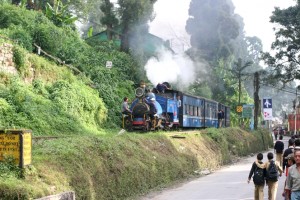 The little Darjeeling train requires a large crew – Discovering Tea